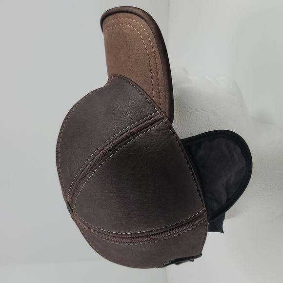 PRETENDER UK ALLSEASON LEATHER CAP W/ EAR FLAPS - Picture 4 of 7